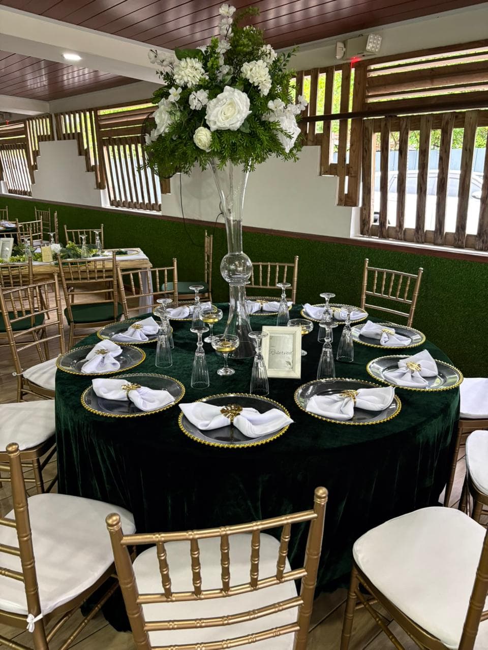 Round reception table in the covered area at Jenny's Ranch